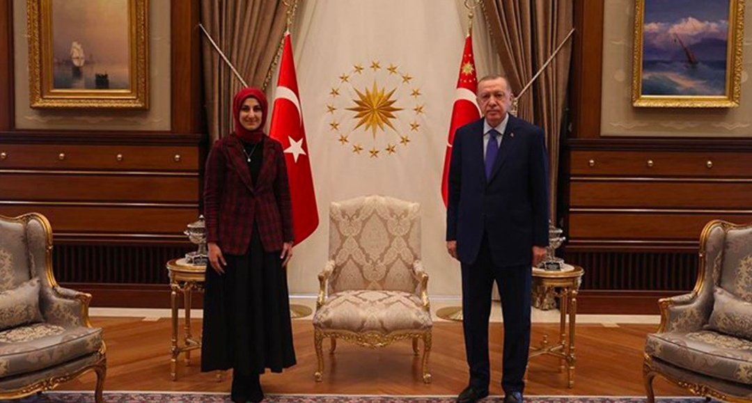 Cumhurbaşkanımızın tensipleriyle Aile ve Sosyal Politikalar Bakanlığı Müşaviri olarak atanan önceki dönem Siverek Belediye Başkanımız pek kıymetli ablam Sn Ayşe Çakmak,a yeni görevinde başarılar diliyor bu kıymetli görevin hayırlara vesile olmasını temenni ediyorum
<a href="/aysecakmak63/">Ayşe Çakmak</a>