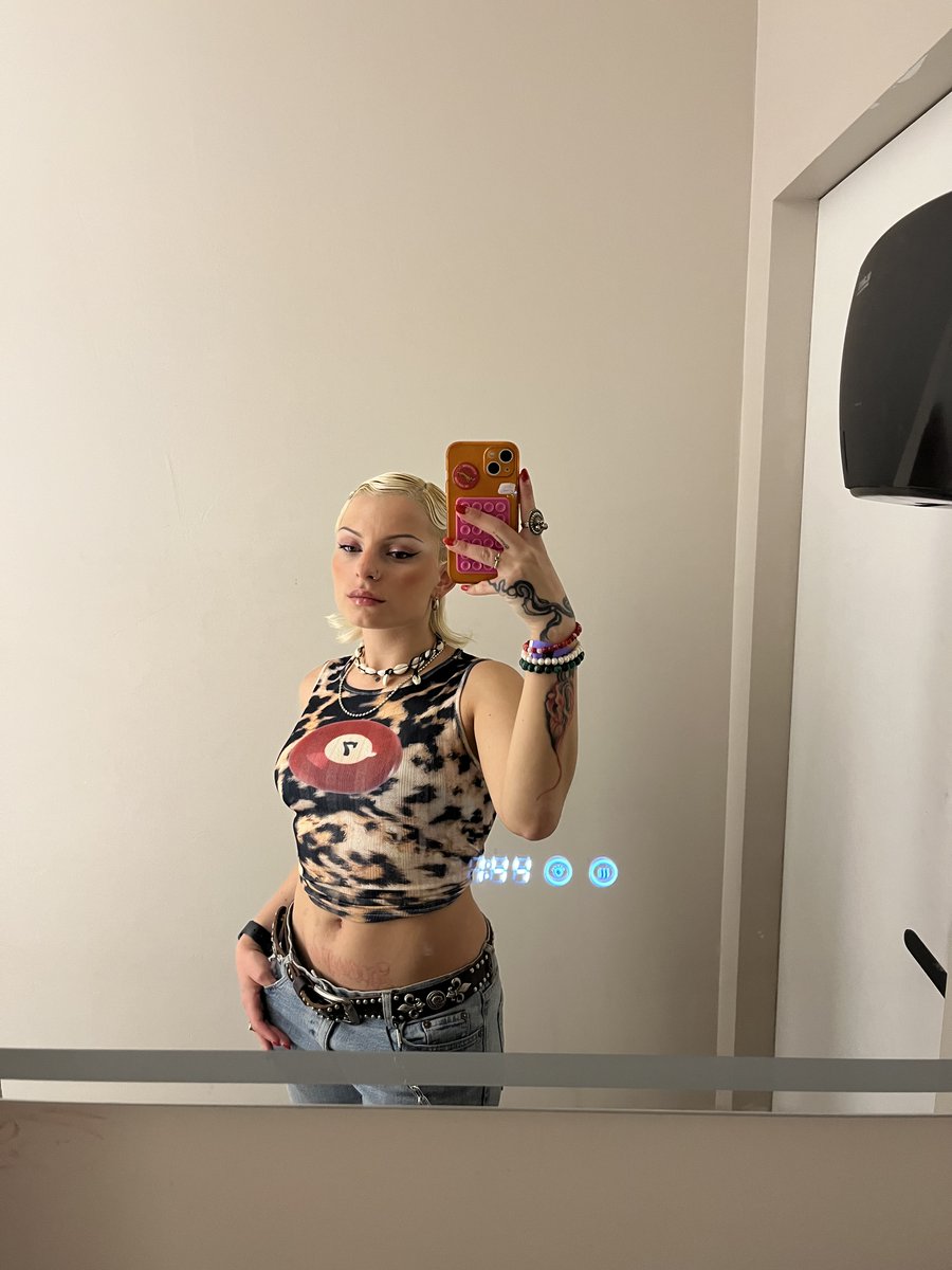 Just a flirt on cruise control. 😌