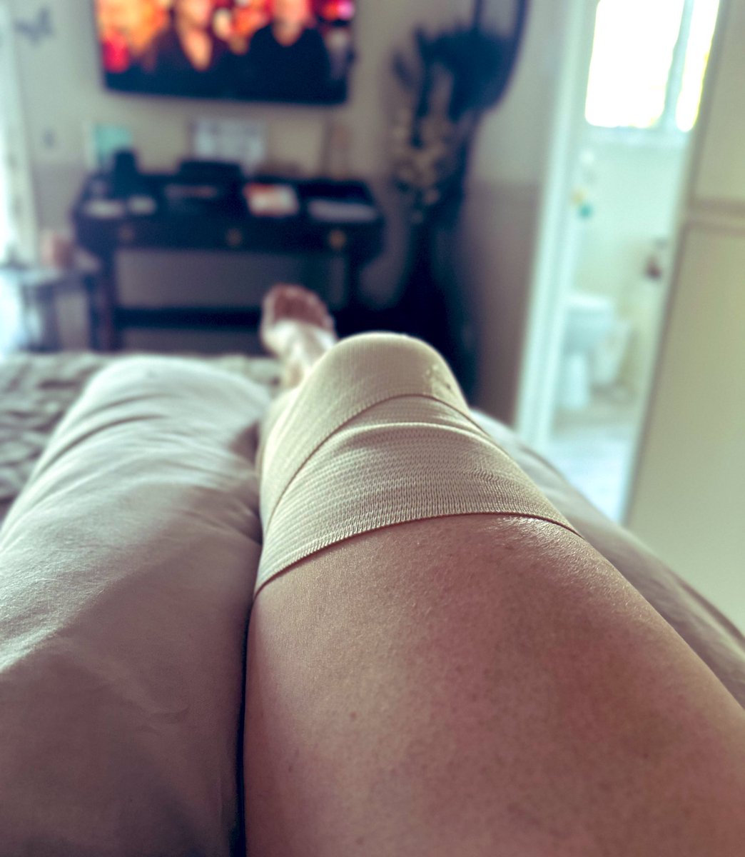 smileitsfree44's tweet image. Drivers knee also known as omg this is painful 🙄😂

#mondays 🥺
#suffering🙌🏻
