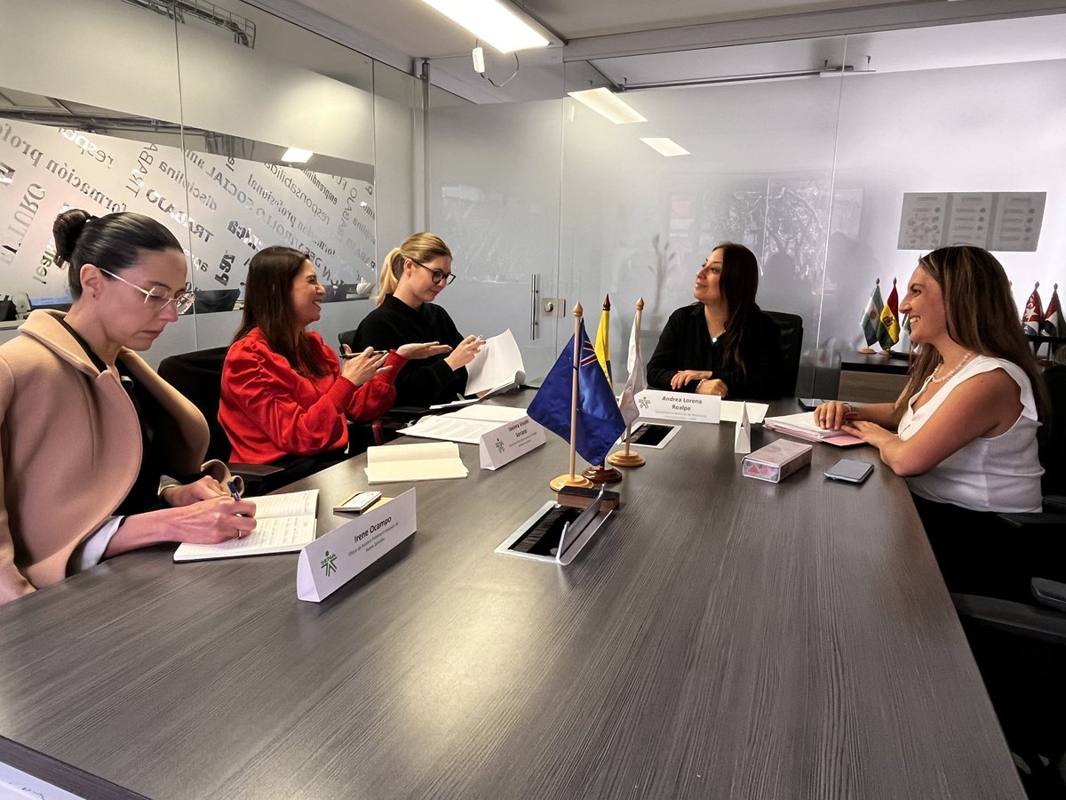 SENAComunica's tweet photo. El SENA, a través de la Dirección de Promoción y Relaciones Corporativas, se reunió con delegados de la Embajada de Nueva Zelanda para impulsar la cooperación técnica y académica, fortalecer programas y brindar a aprendices e instructores acceso a formación y oportunidades en el sector agropecuario de ese país. #AliadosSENA.