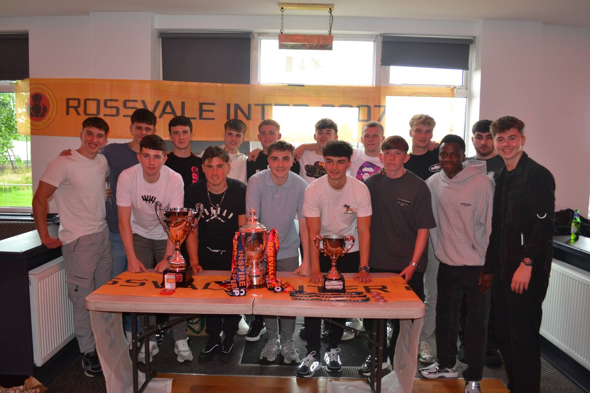 RossvaleFCInter's tweet photo. Sunday saw the final curtain drawn on a fantastic season for Inter, with presentation of the annual awards, a celebration of the team’s successes, and a tear or two shed for the end of an era. 

And with that, Rossvale Inter 2007 bow out of youth football…over and out! https://t.co/FkGDNJTuin