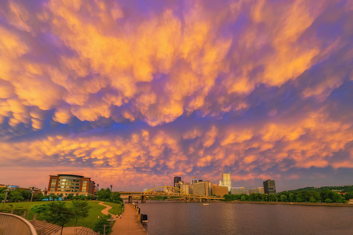 DaveDiCello's tweet photo. Three years ago tonight was the night of the mammatus clouds over #Pittsburgh, and one of the most amazing sights of I've ever seen in the Steel City. I've never seen a sky like that before, and it was like I was looking at a painting no matter the direction I faced. https://t.co/MJ5y7KYB4y