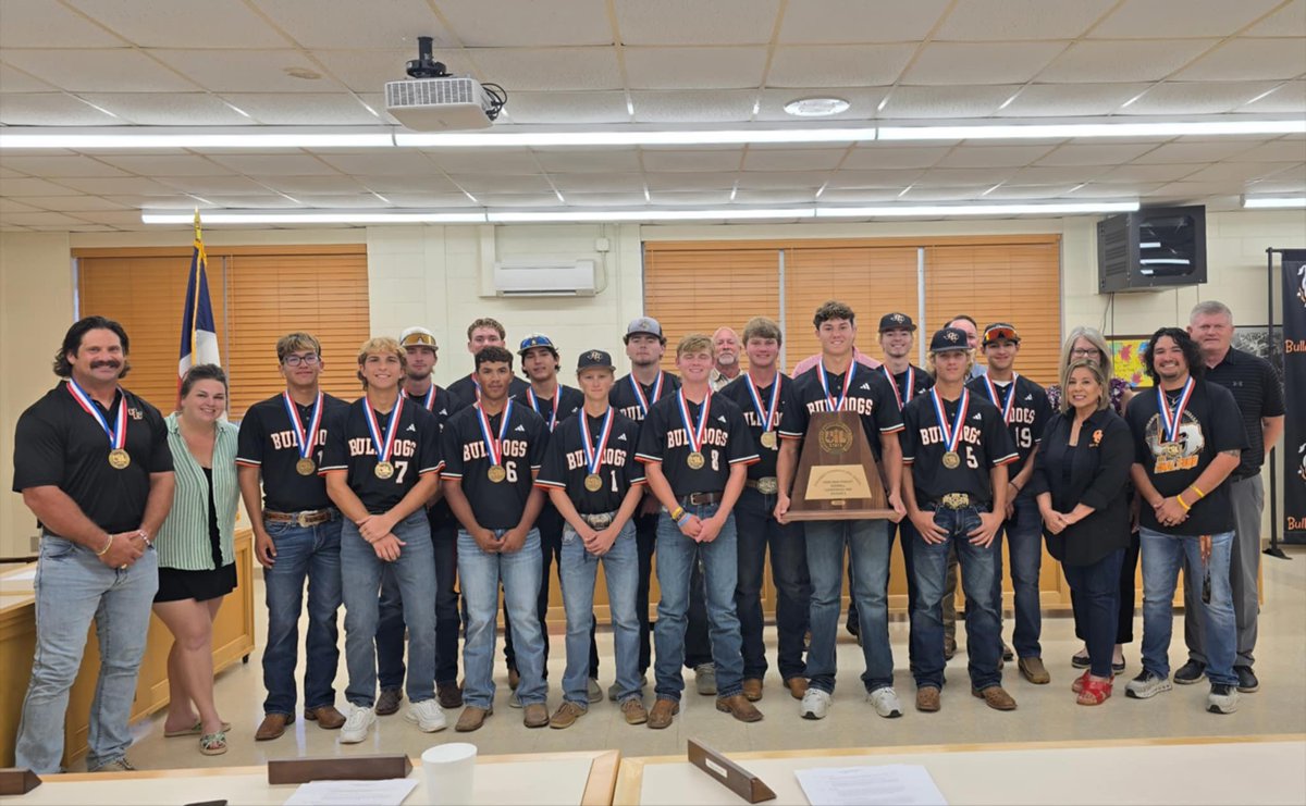 OG_Baseball25's tweet photo. Our team was recognized and presented with the state semi-finalist medals and the state semi-finalists plaque at the OGISD board meeting tonight.

What a year for our guys and we thank everyone for the support!

@ChrisThomasson7 @LarissaLiska @3ATxHsBaseball @SouthTexasHigh1 https://t.co/xv1D502H4a