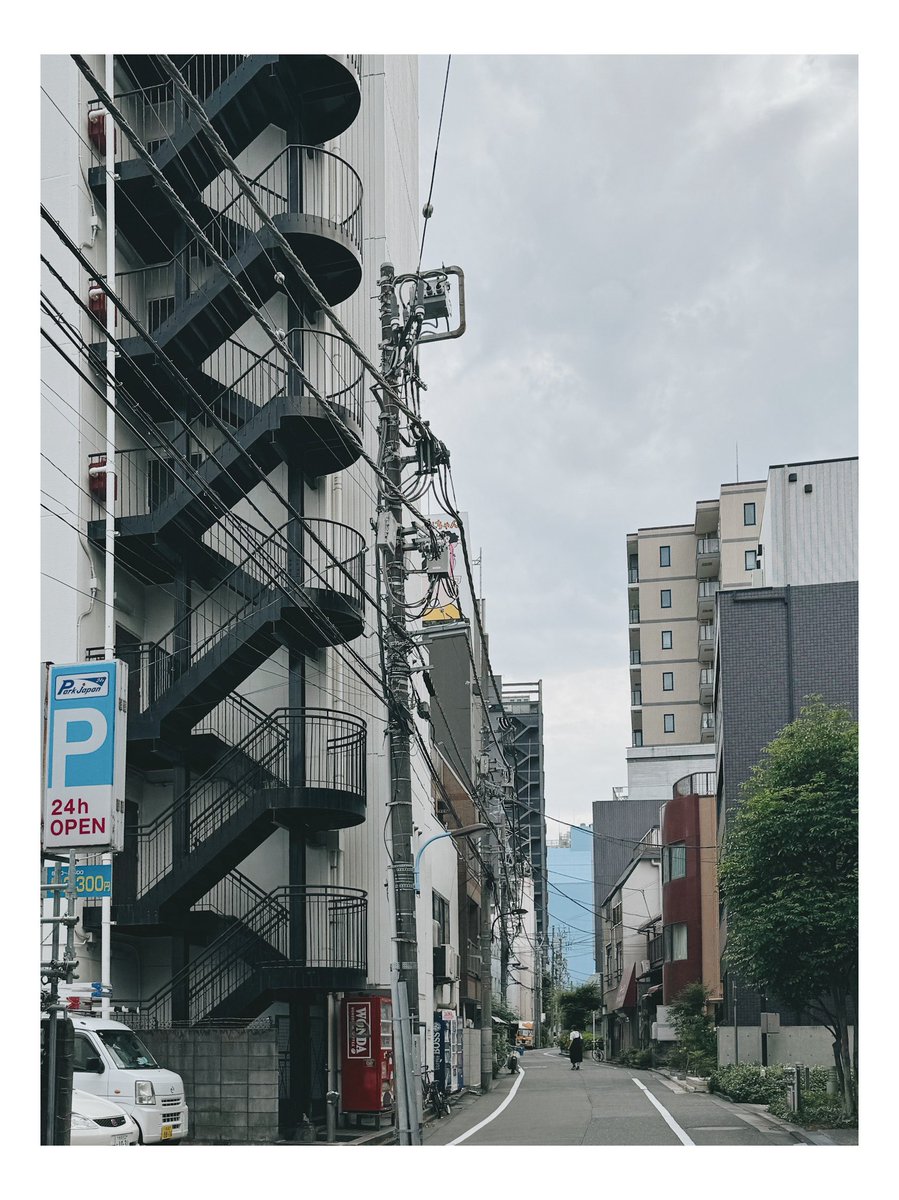 ph_classica's tweet image. 縦構図

#都市風景
#shotoniphone