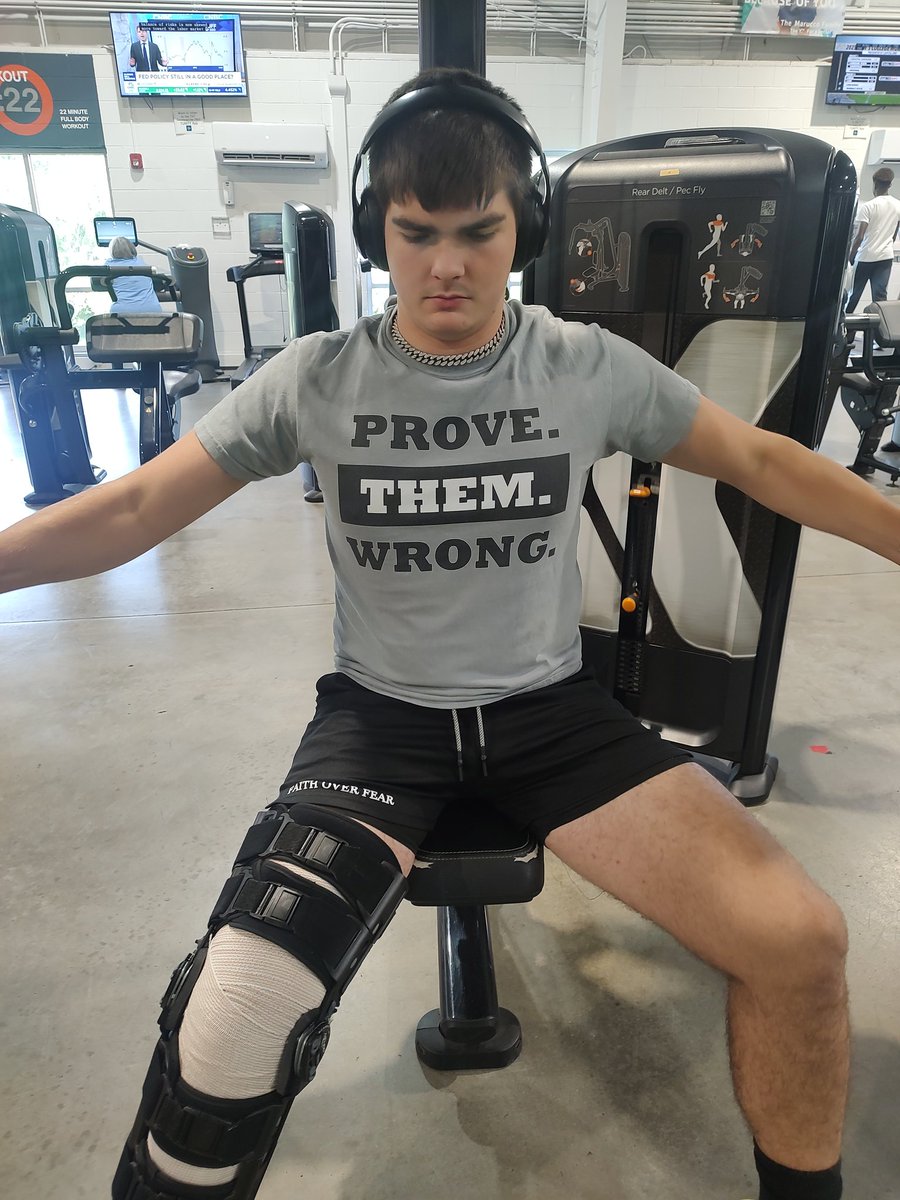 JaseKnight24's tweet image. Felt good to be back in the gym less than two weeks after ACL/Meniscus repair surgery. Also loved representing @famgymapparel! Use my code 2407 at checkout for YOUR own Family Gym merchandise.
#fga #FamilyGymApparel #provethemwrong #fitness #footballprep #ACLrecovery…
