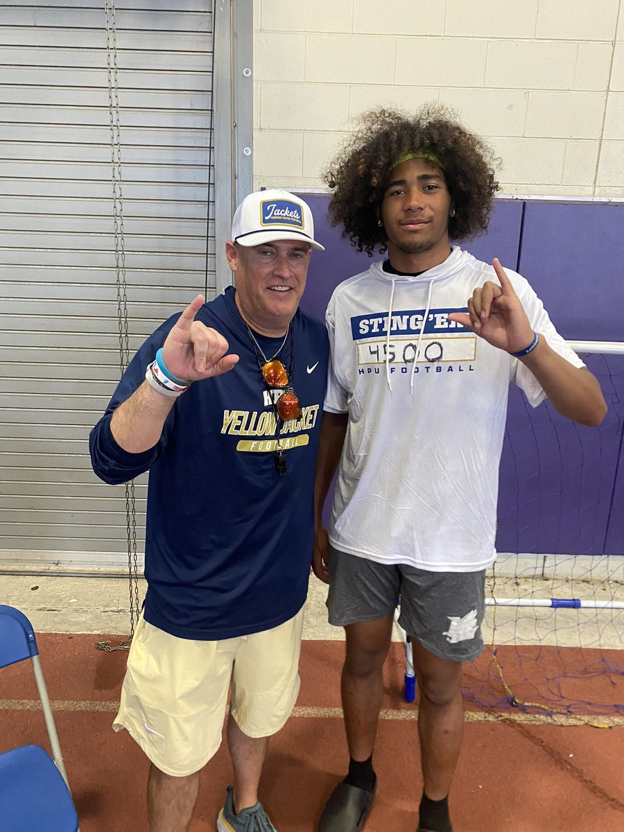 KaimiBaker3's tweet photo. After a great conversation with @CoachGipson11 and @CoachRCollins I’m blessed to review my first offer from @HPUFootball 
#blessed
@CoachGillisCHS 
@LulingEaglesFB https://t.co/oDeY3kebKU