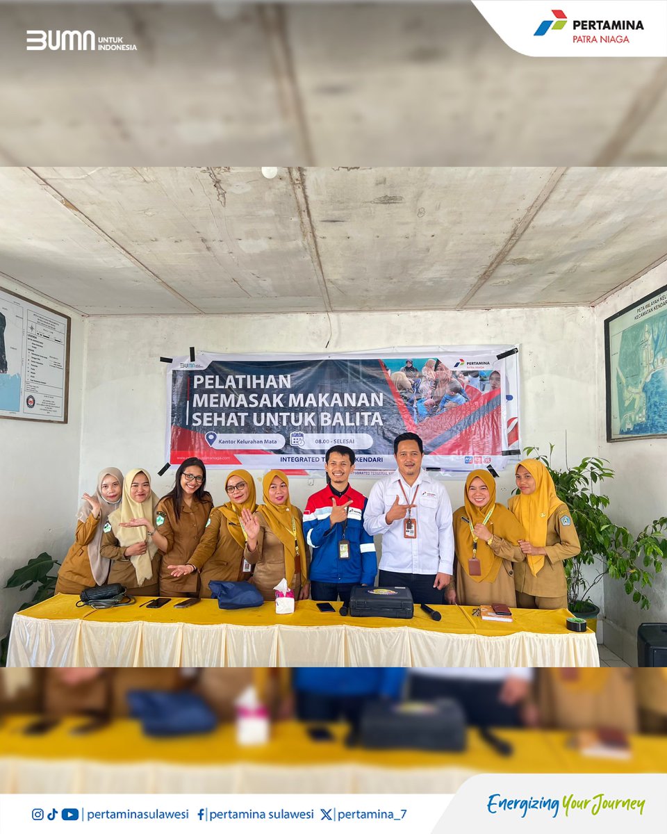 pertamina_7's tweet photo. ✨ Wujudkan Generasi Sehat, Cerdas, dan Tangguh!

Pertamina Patra Niaga Regional Sulawesi melalui IT Kendari hadir di Kelurahan Mata dengan Program Gizi Mata Seimbang.

Sebagai bentuk komitmen dalam mendukung peningkatan gizi anak dan pencegahan stunting, Pertamina Patra Niaga Integrated Terminal (IT) Kendari menyelenggarakan kegiatan Pelatihan Memasak Makanan Sehat untuk Balita melalui Program Gizi Mata Seimbang (GMS). Kegiatan ini berlangsung di Kelurahan Mata, Kecamatan Kendari, Kota Kendari.

Langkah nyata mendukung penyediaan gizi anak-anak demi masa depan yang lebih baik! 💚👧👦

#PertaminaSulawesi
#PertaminaPatraNiaga
#energizingyourjourney
#CSRPertamina