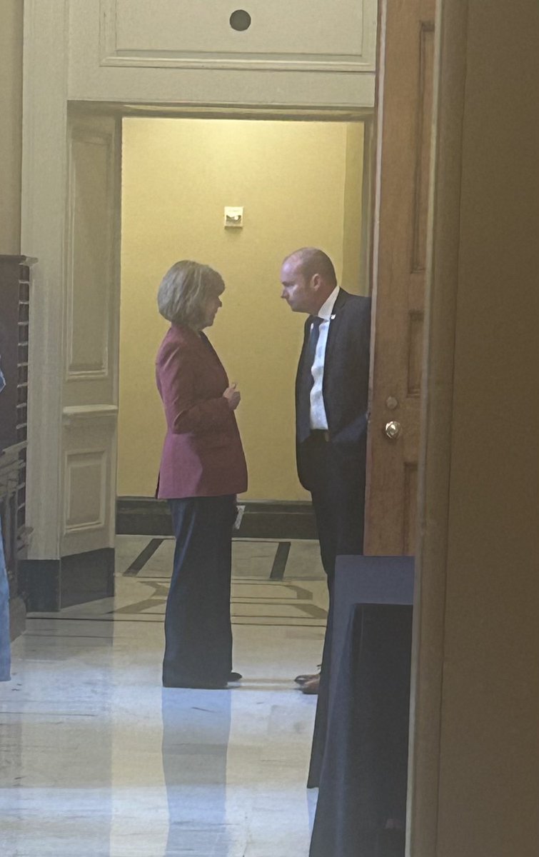 epmurphymn's tweet image. US Senator Mike Lee used his platform to inflict more pain on Minnesota.
Our Velvet Hammer, Senator Tina Smith, called it out.