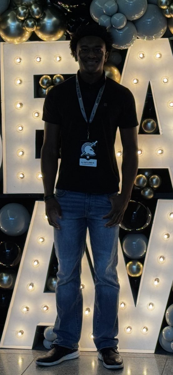 CEOTrey26's tweet image. Thank you @ArmyWP_Football for hosting my parents and I today. I thoroughly enjoyed my visit.
@CoachASmith_ @CoachASmith3 @CoachDDixon @CoachJeffMonken @CoachNateWoody @CoachJohnLoose  @FCS_Recruiting @PaladinsFCS @CoachJT1515 @MikeHaynes81