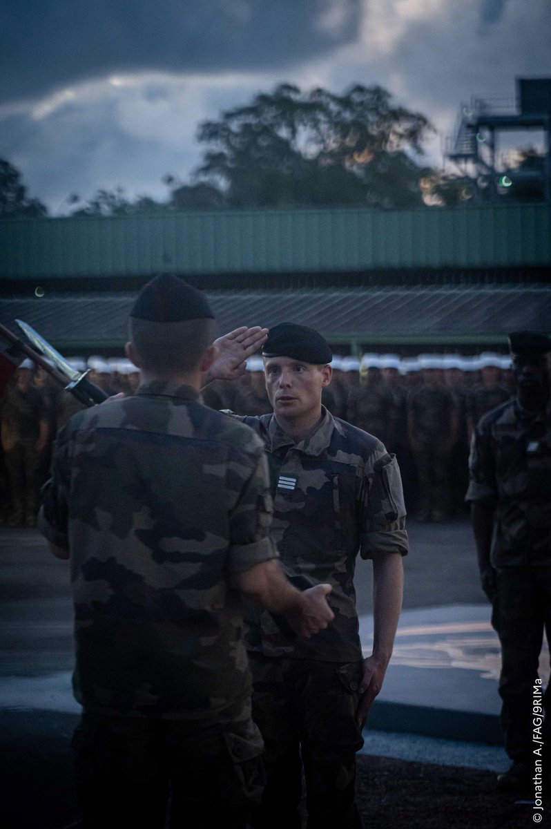 Chef de corps du 9e RIMa (@cdc_9erima) on Twitter photo Après plusieurs mois de missions dans le cadre de la lutte contre l’orpaillage illégal aux côtés des gendarmes. Le <a href="/2REPOfficiel/">2e REP - 2e régiment étranger de parachutistes</a> rend le fanion de la 2e CIE pour le transmettre au <a href="/16eBcp/">16e BCP</a>.
Le 9e RIMa félicite et remercie les légionnaires pour leur investissement dans la mission. Après plusieurs mois de missions dans le cadre de la lutte contre l’orpaillage illégal aux côtés des gendarmes. Le <a href="/2REPOfficiel/">2e REP - 2e régiment étranger de parachutistes</a> rend le fanion de la 2e CIE pour le transmettre au <a href="/16eBcp/">16e BCP</a>.
Le 9e RIMa félicite et remercie les légionnaires pour leur investissement dans la mission.