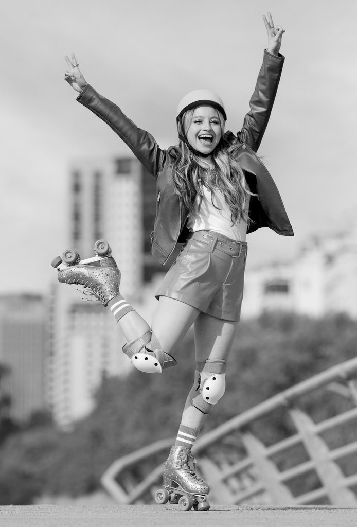 dreaminkarol's tweet photo. Luna Valente vuelve https://t.co/UzkayLjHtT