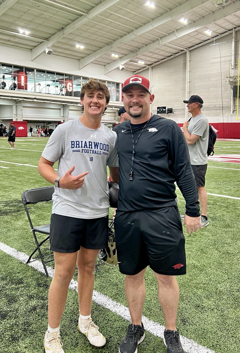 18MaxwellB's tweet photo. Thanks @RazorbackFB for a good weekend, and thanks @FishbackMiles for the coaching and helpful feedback. https://t.co/GpmIq4Edsi
