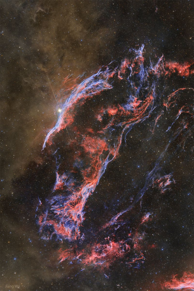 Dust and the Western Veil Nebula © tmblr.co/ZHSGxTgUzN9wCW…