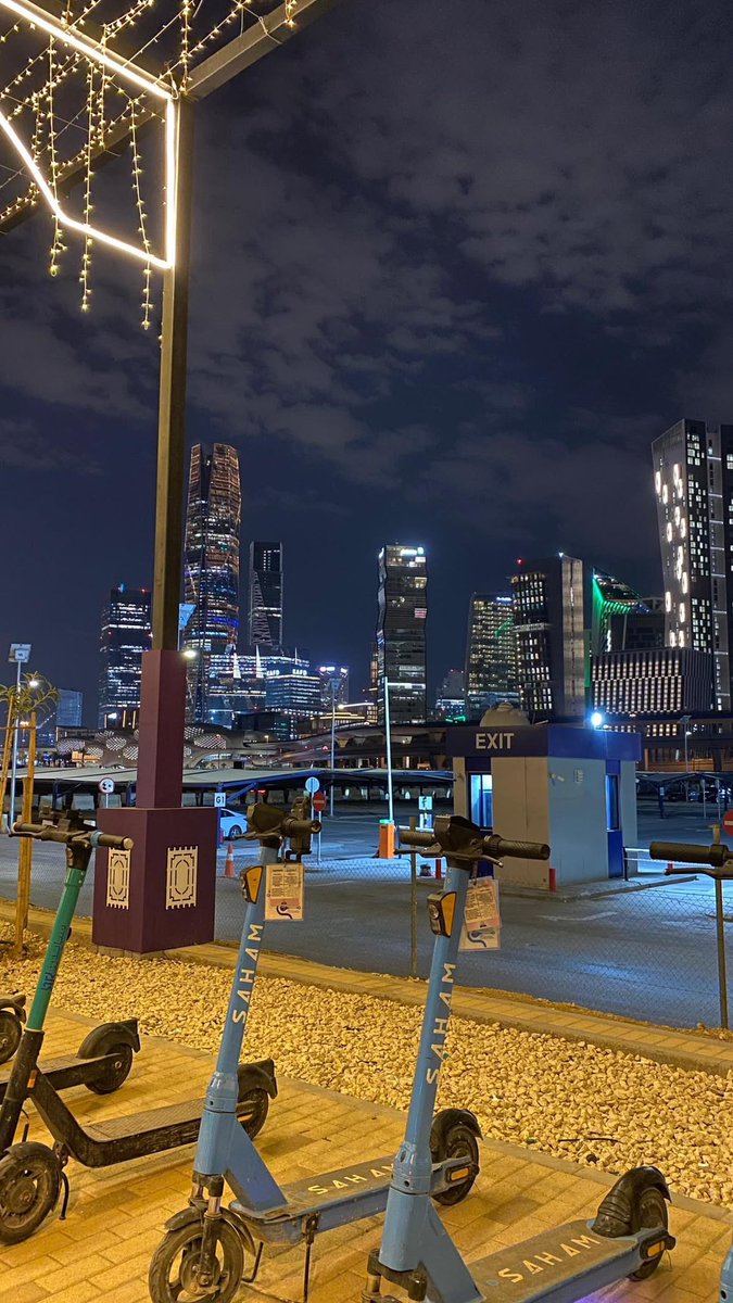 يقولون حـب الدار من حـب راعيهـا 
و انا اقول : احب الرياض 
 لانك فيهـا . . 💜🫀✨ / 

#حب