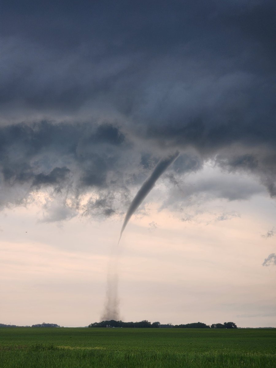 <a href="/NWSTwinCities/">NWS Twin Cities</a> 0000Z - Tzornado 5 mi east of Nicollet. #mnwx <a href="/NWSTwinCities/">NWS Twin Cities</a>