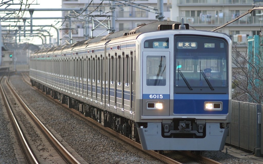 dukeyan31502447's tweet photo. 西武6000系池袋線。
営団地下鉄有楽町線との直通運転のために導入されたのが6000系で、黄色い電車ばかりだった都心方面の西武の一般車両の中でひときわ目立つ存在となりました。
写真は副都心線開業前の原形時代の一枚です。 https://t.co/es2JGuTGbL