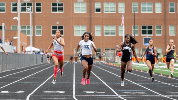 MSCarolinas_'s tweet image. 2026 Top 50 @NCHSAA 8A Girls Returning #Rankings nc.milesplit.com/articles/377008
Photo by Garrett Olin
#milesplit #milesplitnc #milesplitcarolinas #Northcarolina #trackandfield #nchsaa #sports #hssports