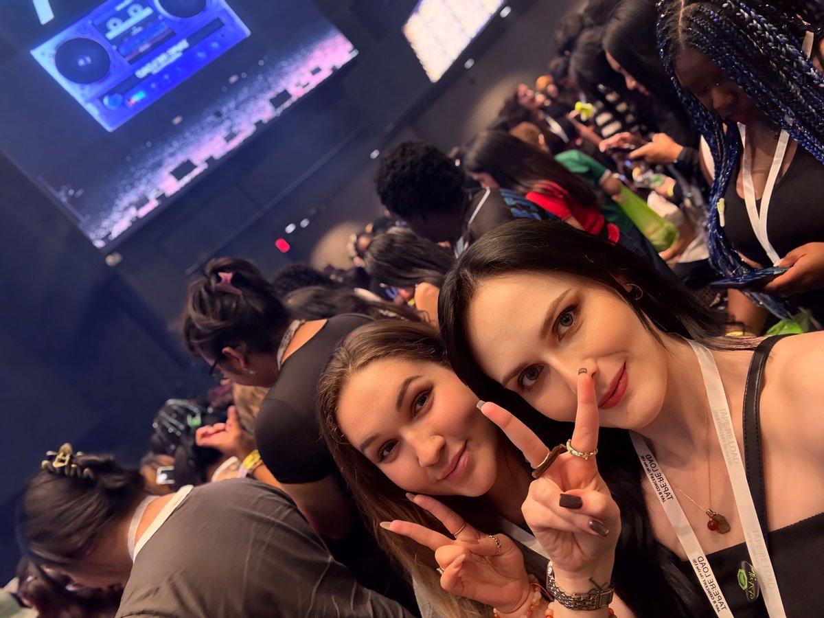 Jael_Juli28's tweet image. From the crowd to the moment.
Still playing it all back. Post-concert depression is real 😭

그날의 감동을 아직도 느끼고 있어요.  @jaybnow_hr 

#ConcertVibes #DCNights #JayBInDC #WeekendReflections #그날의기억 #DC공연