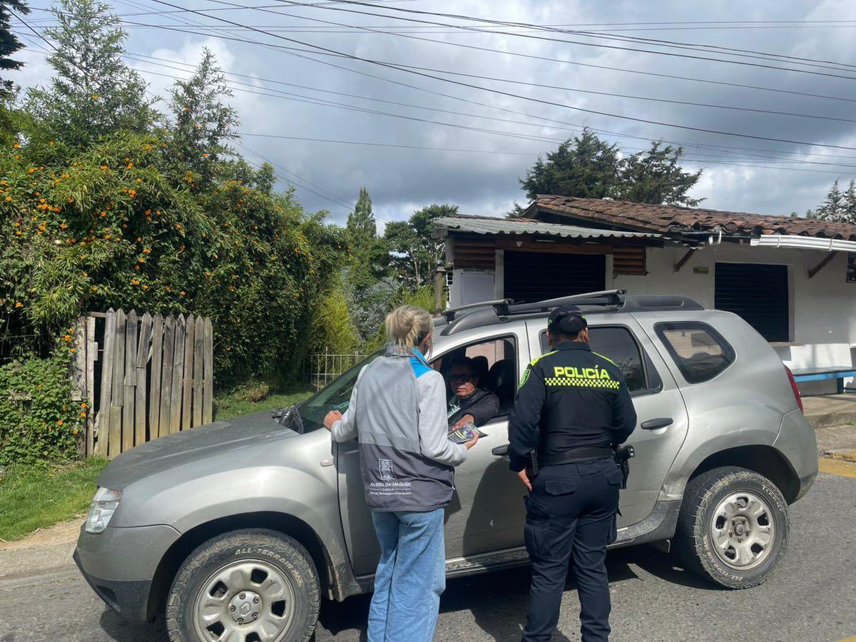 📍Corregimiento de Santa Elena | Campaña de prevención de hurto a conductores.

Recuerda reportar cualquier situación anormal a la Línea 123.