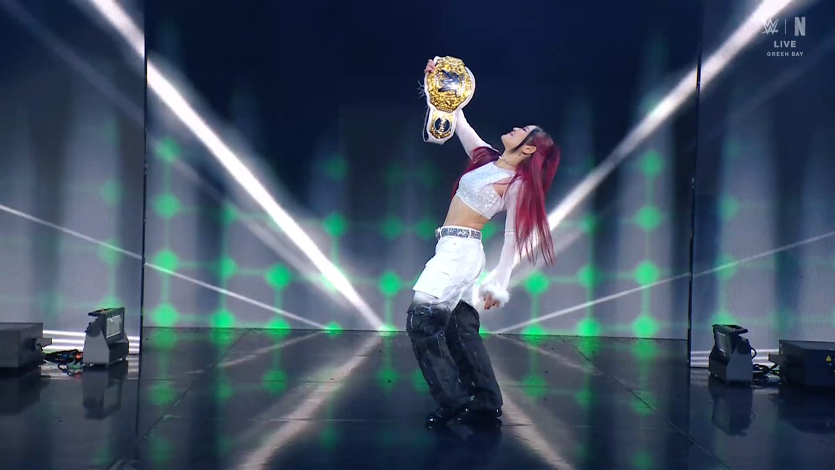 Por fin Triple Calva pone a chambear a Iyo Sky y la vemos en el ring #WWERaw