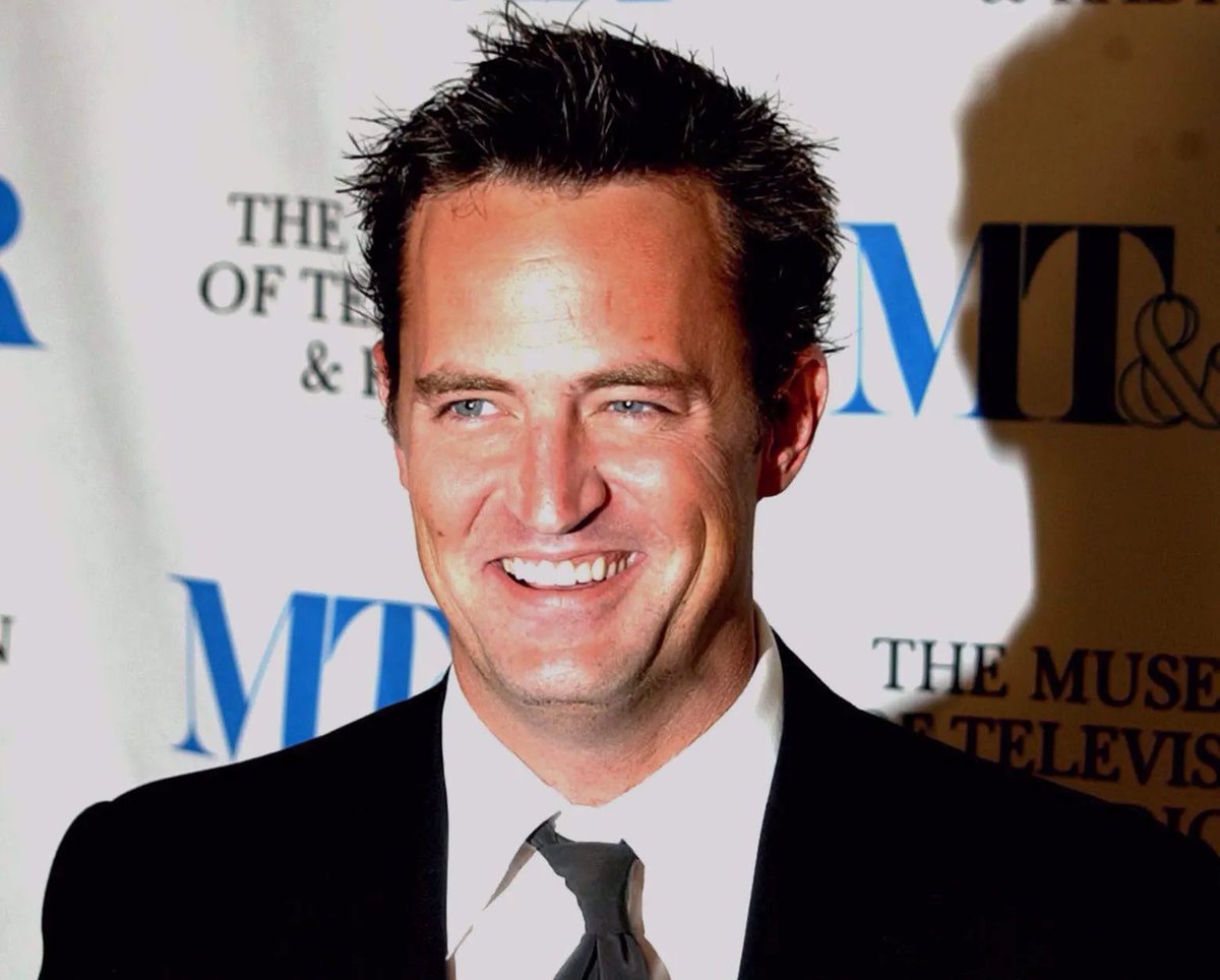 #16Jun | Un médico acusado en relación con la muerte del actor Matthew Perry se declaró culpable de distribuir ketamina a la estrella de Friends, según un acuerdo de culpabilidad presentado hoy.

Salvador Plasencia, conocido como Dr. P, y uno de los cinco acusados en el deceso