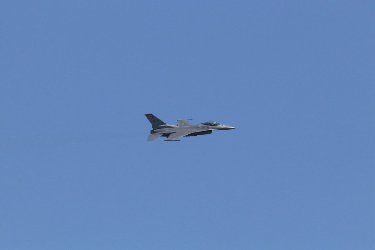 jiatengyou14985's tweet image. #PACAFViperDemo
F-16デモチームが昨日正式に解散したそうですね…
予定が今年の岩国しか合わず岩国で初めてF-16にお目にかかりました
ほんとにお疲れ様でした！