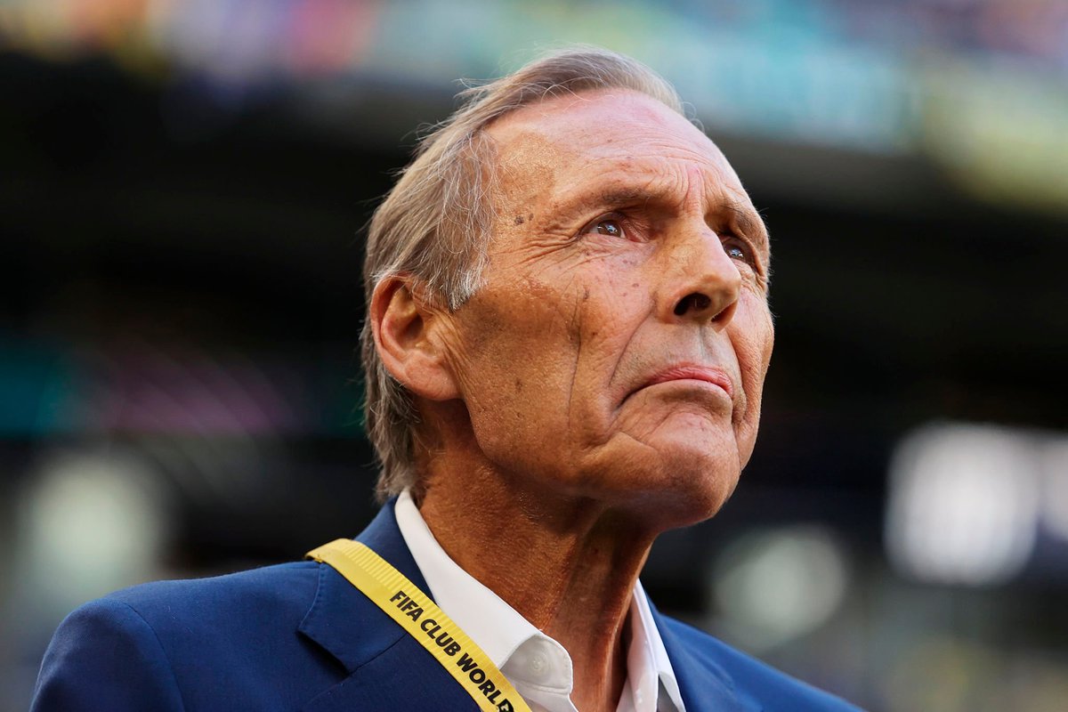 cabjedits's tweet photo. Miguel Ángel Russo, compromiso, identidad, trabajo, DIGNIDAD.

No hay palabras para medir el amor y respeto que este señor tiene para el Club Atletico Boca Juniors.
Sólo 2 semanas de trabajo.

Simplemente gracias https://t.co/zOrcsuwokZ