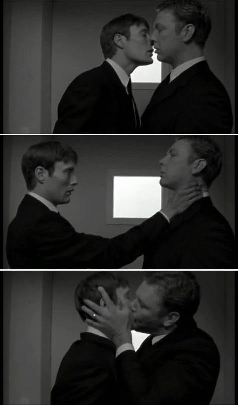 buckymuncher's tweet photo. that one mads mikkelsen thingy but its #wintern https://t.co/fcMaeWJnXb