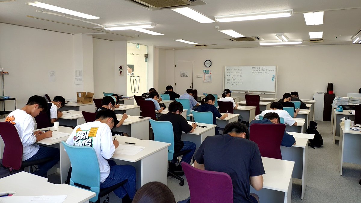 atm_701's tweet photo. 本日、当塾では中体連の代休を利用したテスト対策学習会を朝から実施しております。これが初めての塾という方もいらっしゃり、熱気を帯びております！ https://t.co/0qWybwf42u