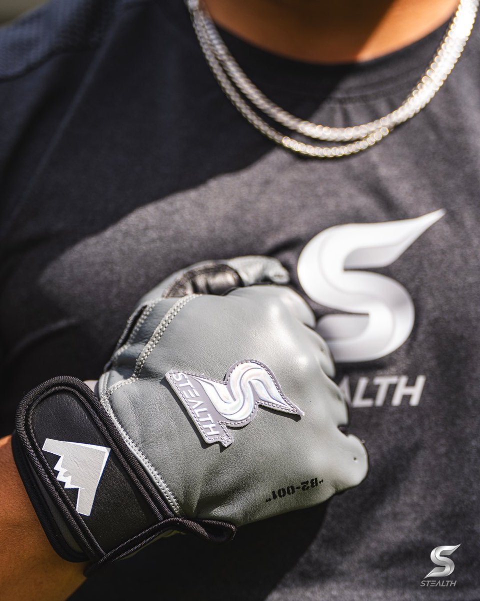 Stealth Batting Gloves tweet media