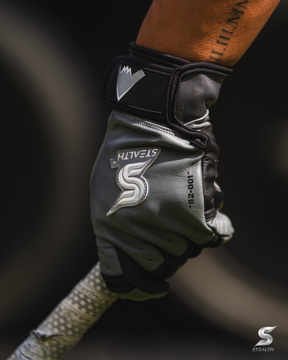 Stealth Batting Gloves tweet media
