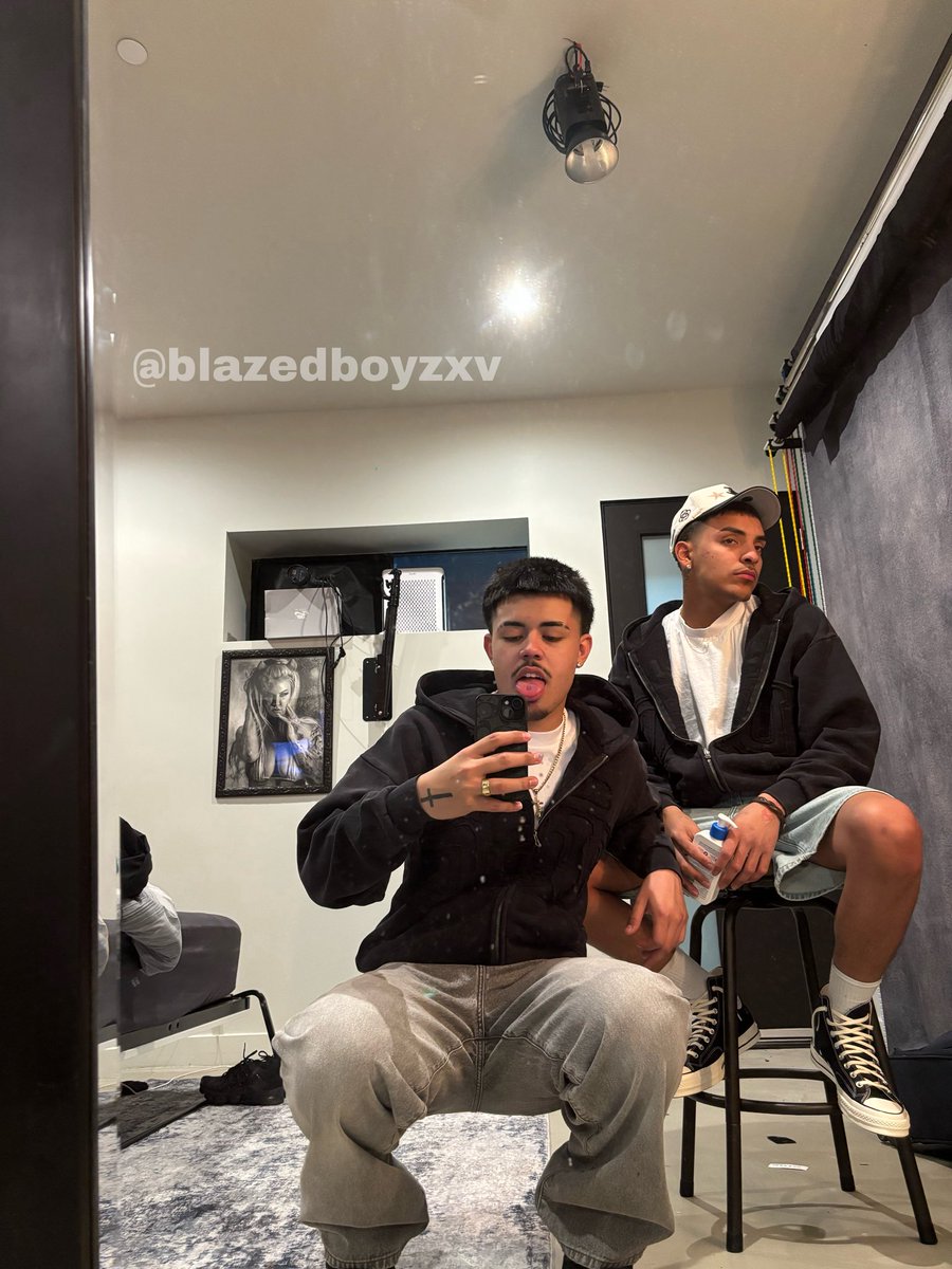 blazedboyzxv's tweet photo. insta vs X https://t.co/jwVIsOQegQ
