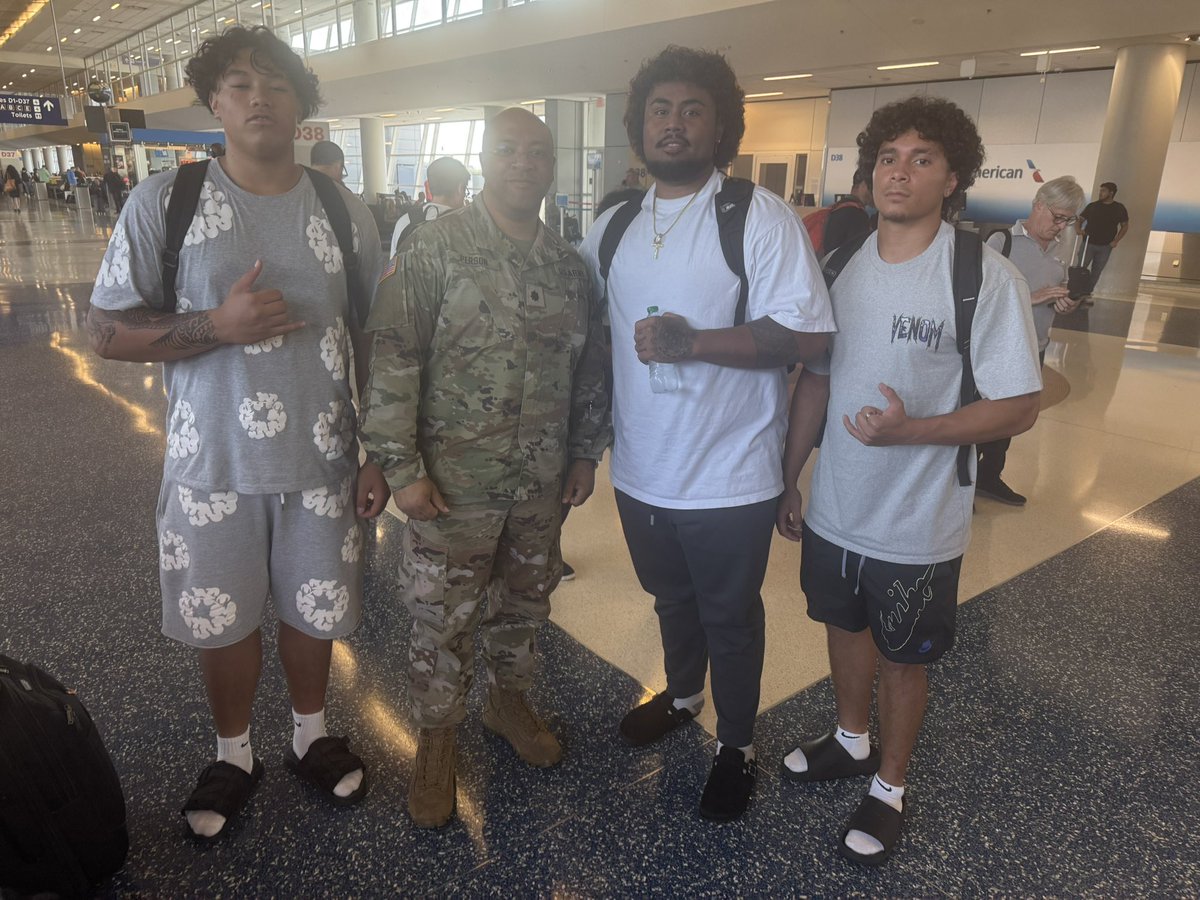 Siona M. Vailahi (@4vailahisiona) on Twitter photo It's always great to see our American soldiers-our real heroes! My brothers, <a href="/1tz_P4ti/">Pati Soβoalo πΌπΈ βPOTTβ</a> & <a href="/FineTVailahi/">Fine Taufatofua Langi Vailahi</a>, and I are very grateful for their sacrifices. He was happy to get back to Memphis to see his family. Thank U for your service. God bless you & your family! ππ½
#REALWARRIORS πΊπΈ It's always great to see our American soldiers-our real heroes! My brothers, <a href="/1tz_P4ti/">Pati Soβoalo πΌπΈ βPOTTβ</a> & <a href="/FineTVailahi/">Fine Taufatofua Langi Vailahi</a>, and I are very grateful for their sacrifices. He was happy to get back to Memphis to see his family. Thank U for your service. God bless you & your family! ππ½
#REALWARRIORS πΊπΈ