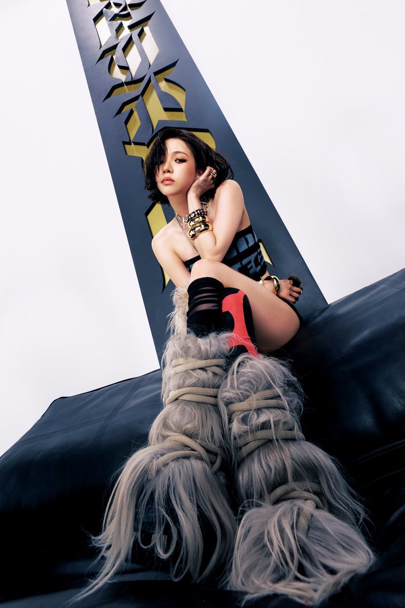 aespa_official's tweet image. 이젠 #에스파 가 장르! 카리나&amp;amp;지젤, ‘Dirty Worker’로 완벽 변신
파격 비주얼 담은 티징 콘텐츠 연일 화제

m.entertain.naver.com/home/article/1…

#aespa #æspa #에스파 
#DirtyWork #aespaDirtyWork