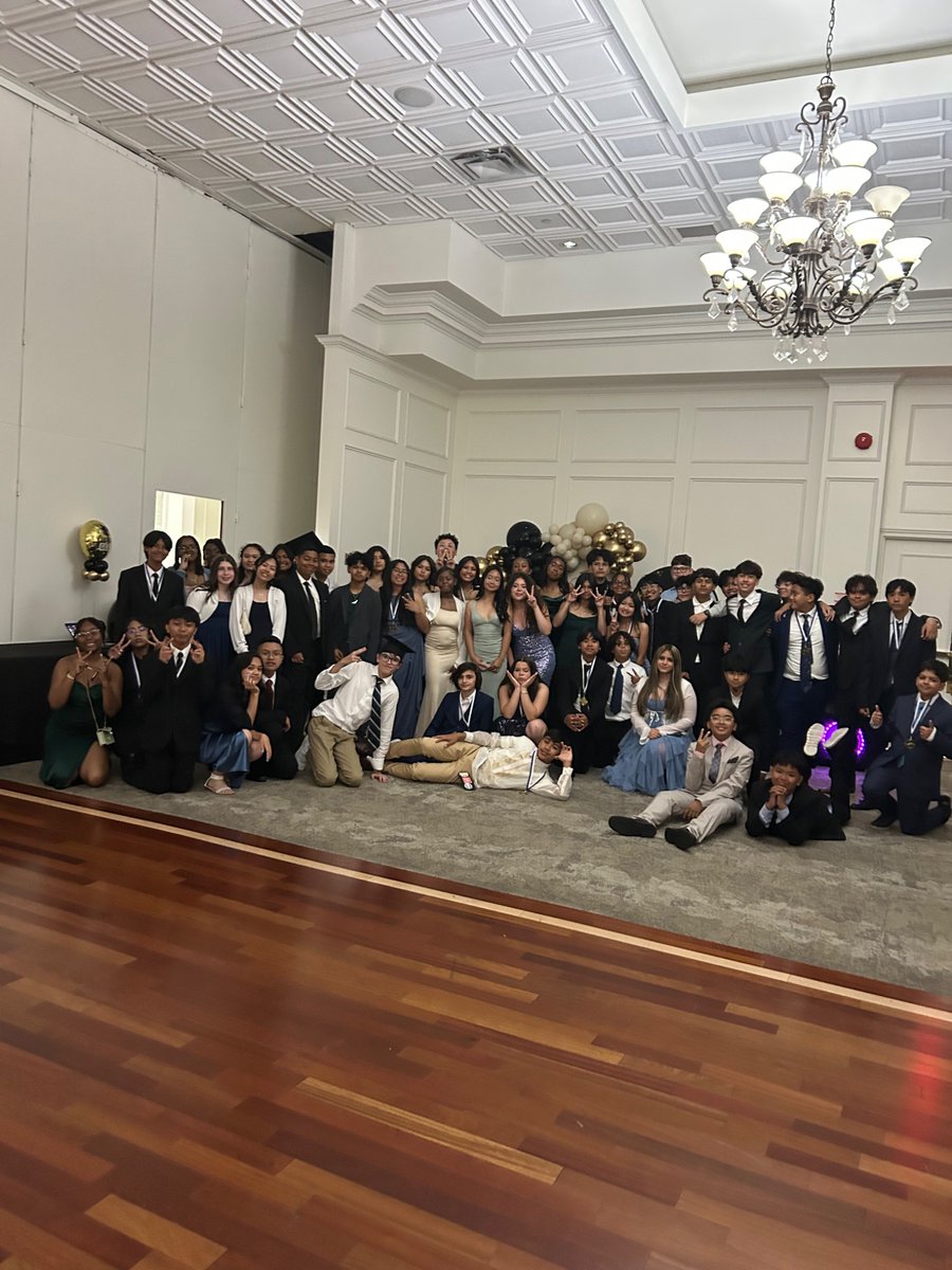 IdaMandarino's tweet photo. Congratulations STA class of 2025! May God bless you all as you enter a chapter in your lives!  We can’t wait to see all the amazing things your will do. @TCDSB_RDAddario @TCDSB @STA_TCDSB https://t.co/037qujHg4M