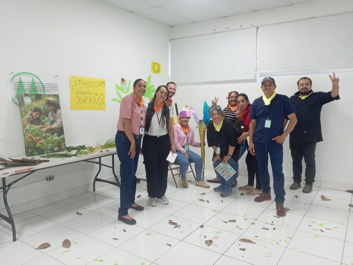 🌿 Inició el primer módulo de formación para transformadoras de conflictos en la Escuela Hondureña de Diálogo, una apuesta de #MUCAMPAZ para fortalecer capacidades de diálogo en cooperativas agroforestales de El Paraíso, con apoyo de <a href="/onumujereshn/">ONU Mujeres Honduras</a> y <a href="/GizHonduras/">Honduras sostenible-GIZ</a>