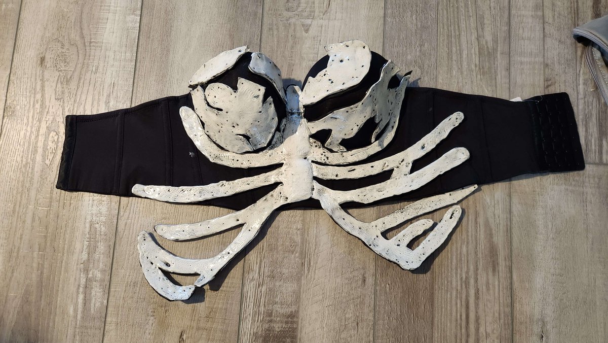 DattosDestiny's tweet image. for the first time ever, i made a cosplay thing on my own. it's for my next big non-destiny project that i've been writing for like, idk, a month or two now. pretty excited that it's all coming together. think it turned out pretty damn well too, had a great tutorial for it.