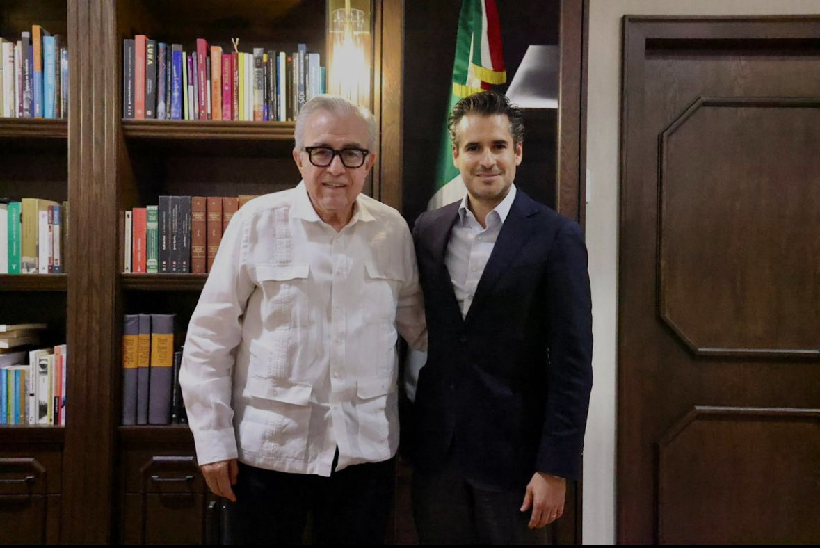 Ricardo Dueñas (@rduenas3) on Twitter photo El día de hoy tuvimos una reunión productiva en el Estado de Sinaloa, con el Gobernador <a href="/rochamoya_/">Rubén Rocha Moya</a> donde reafirmamos nuestro compromiso de inversión por mas de 1,500 millones de pesos en los aeropuertos de Culiacán y Mazatlán.
sinaloa.gob.mx/reafirma-grupo… El día de hoy tuvimos una reunión productiva en el Estado de Sinaloa, con el Gobernador <a href="/rochamoya_/">Rubén Rocha Moya</a> donde reafirmamos nuestro compromiso de inversión por mas de 1,500 millones de pesos en los aeropuertos de Culiacán y Mazatlán.
sinaloa.gob.mx/reafirma-grupo…