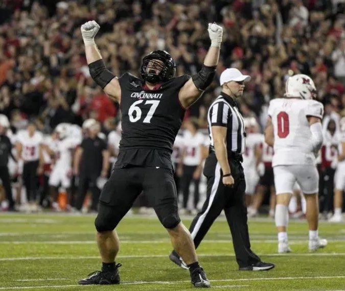 patrickobr_'s tweet image. I’ll be camping in town tomorrow!! Excited to be back at Nippert!!!
@Coach_B10 @MoellerFootball @AllenTrieu @JaredLuginbill @CoachCardwell_ @CoachSattUC @UC_Recruiting @Coach_Cass @PAbrams75