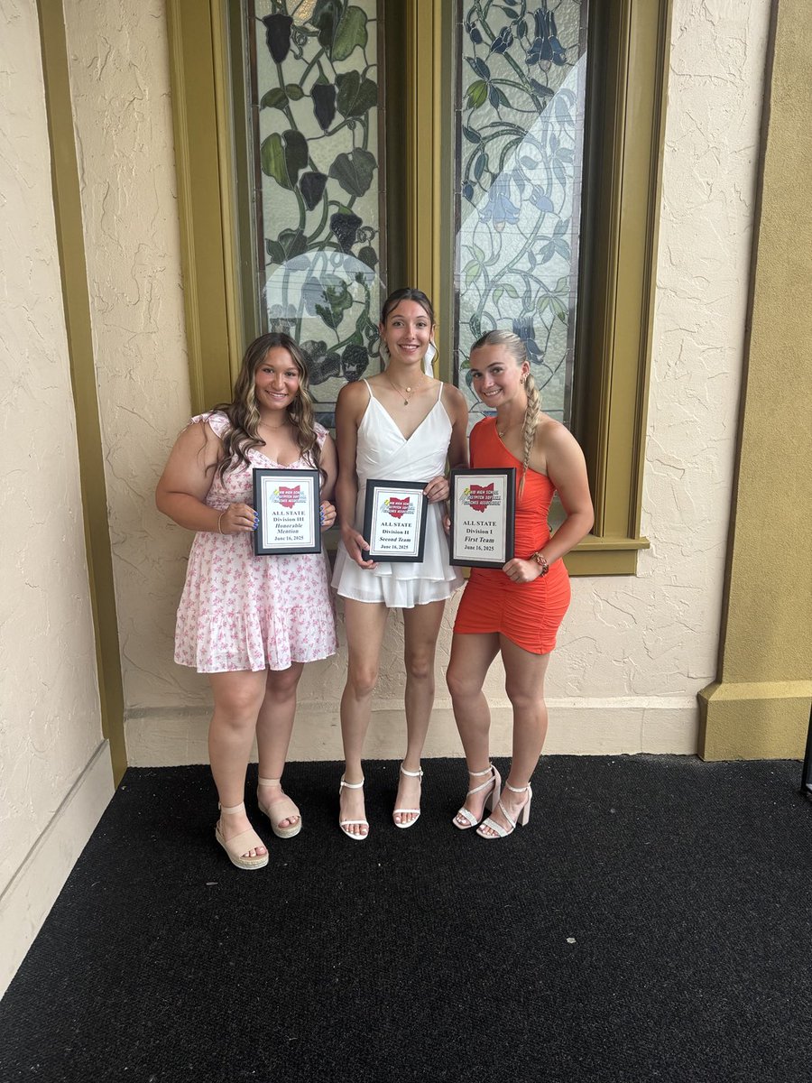 Our 2 pitchers that have lead us to a final 4 and championship game appearances last 2 weekends and the CF who backs them up being honored for making the All State team for High School. Congrats girls!! ⁦<a href="/izzie_carroll/">Izzie Carroll</a>⁩ ⁦⁦<a href="/MikaelaHolp/">Mikaela Holp</a>⁩ ⁦<a href="/BronwynnLeighty/">Bronwynn Leighty</a>⁩