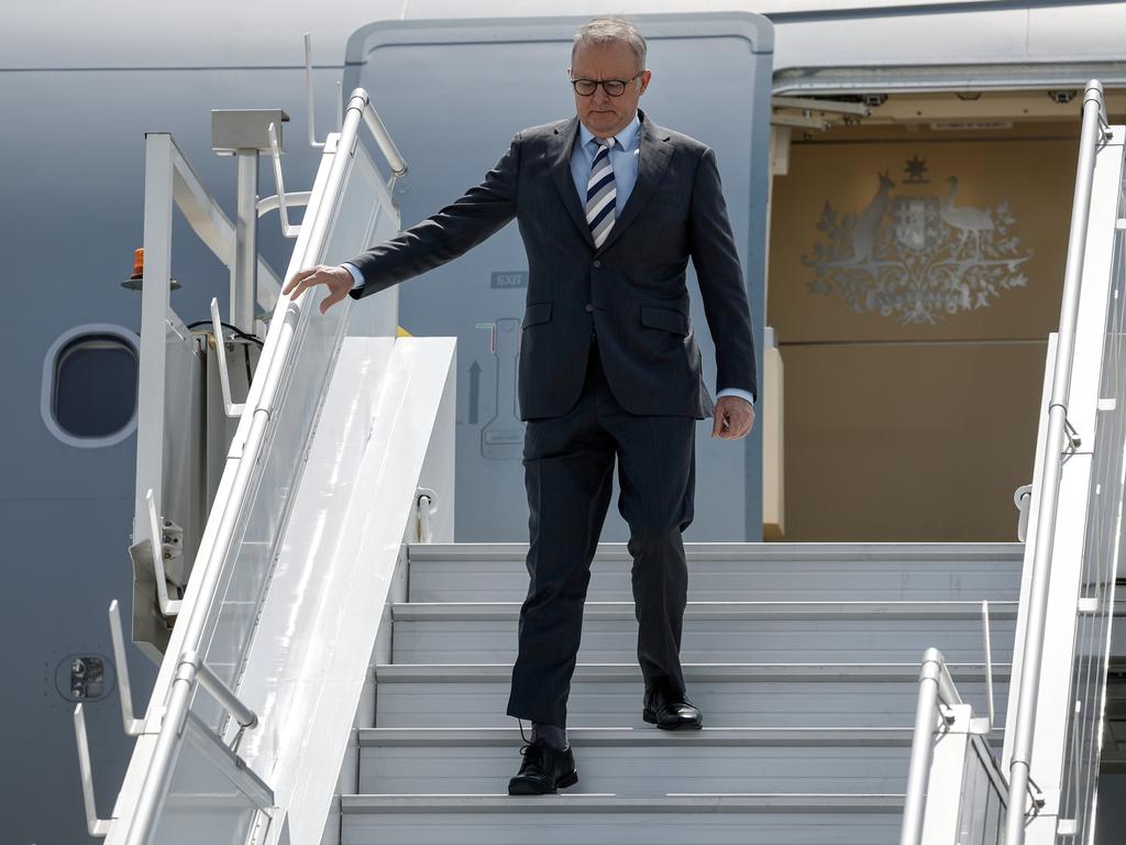 Here he is. Albanese arrives at the G7, uninvited,  drunk as a skunk.