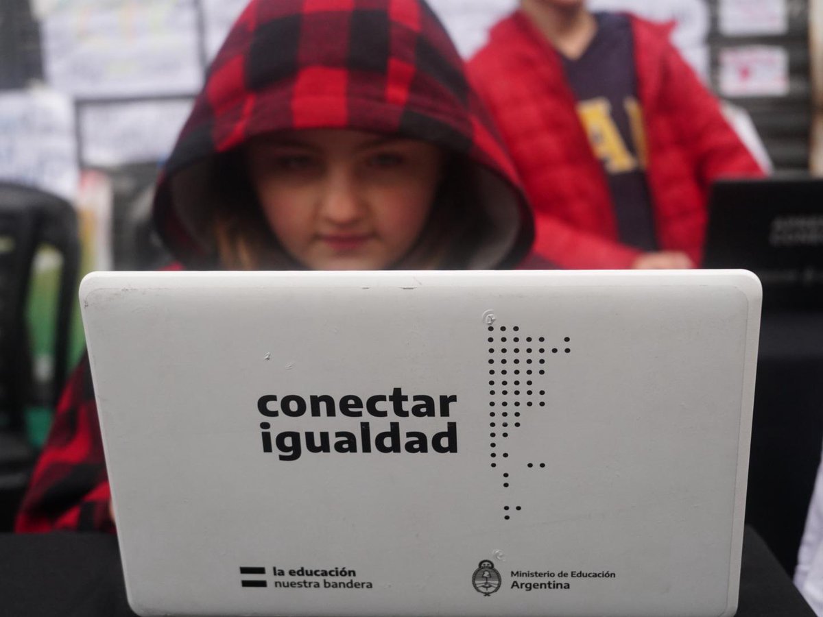 Desde Pilar bancamos a Cristina.
Porque fue ella quien puso como prioridad a la educación, tanto en inversión como así también en la creación de Leyes.