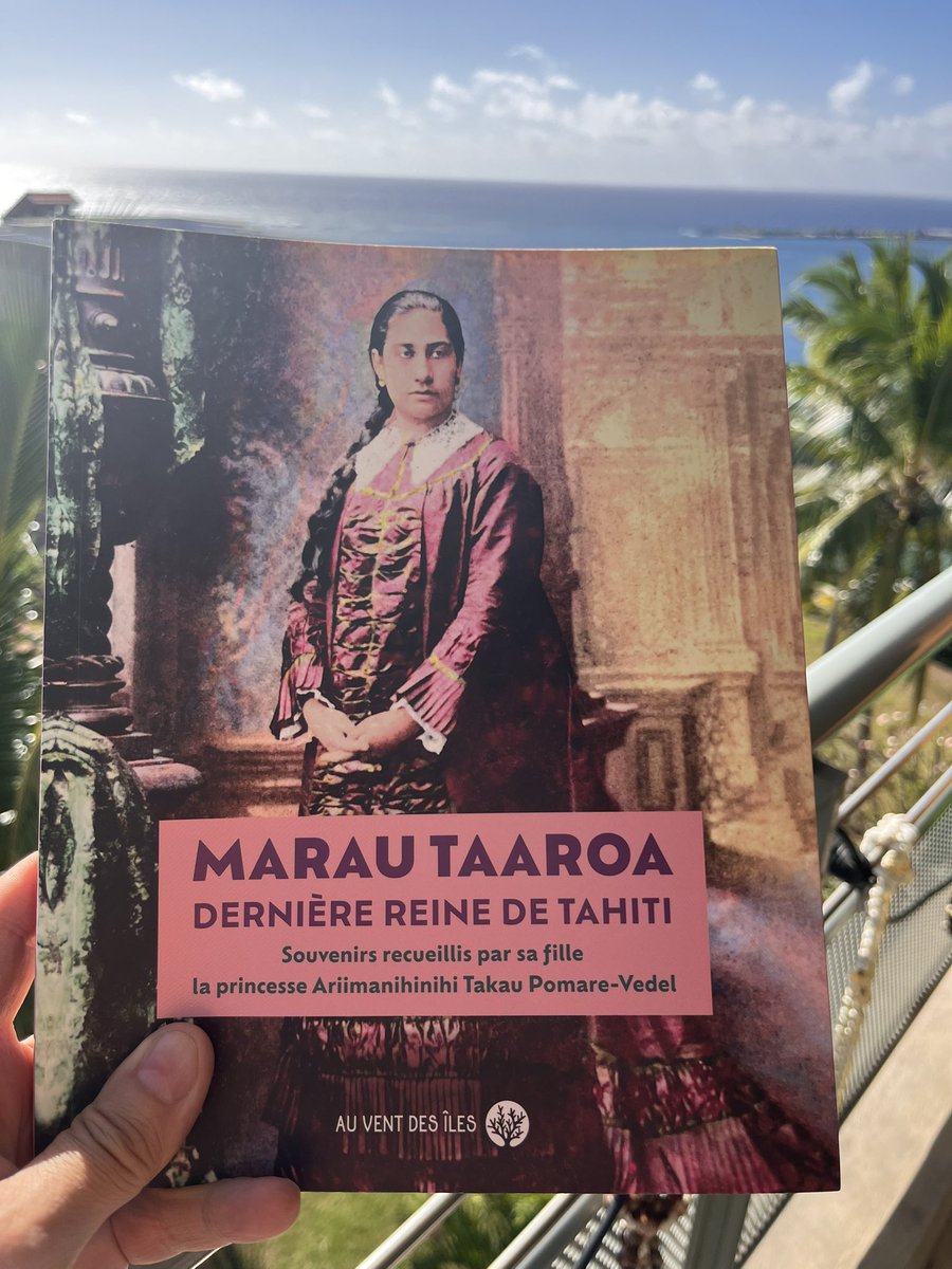 Authentique témoignage sur l’histoire de Tahiti de Marau Taaora (1860-1935), dernière reine de Tahiti. Issue d’une lignée qui a régné sur Tahiti depuis les temps immémoriaux, elle a été dépositaire, par transmission orale, de l’histoire et des traditions des temps ancestraux.