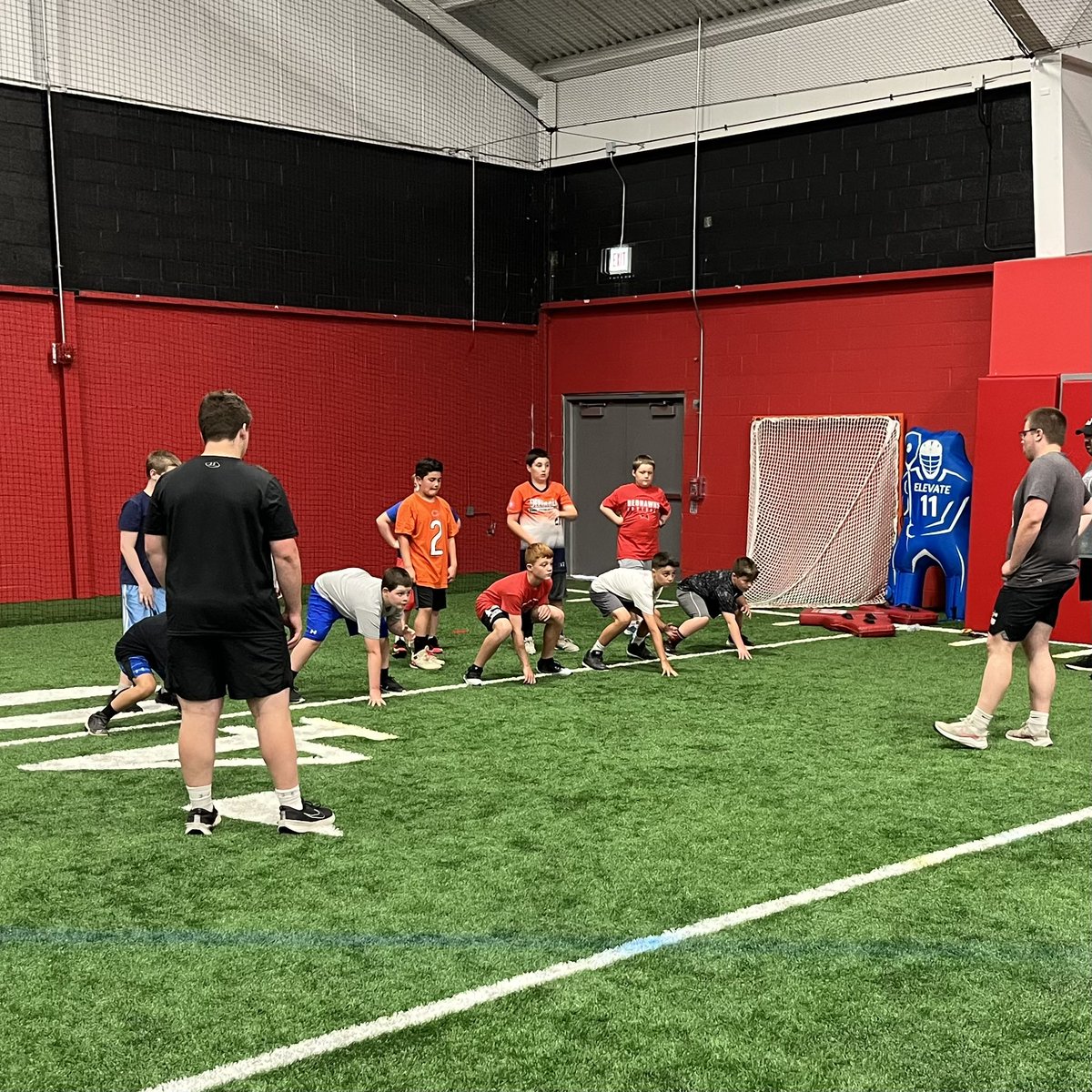RedHawkFB's tweet image. 🚨🚨🚨 𝐃𝐚𝐲 𝟏 🚨🚨🚨
Had an awesome first day of our Summer Skills Camp! Looking forward to a great week at the Marist SportsPlex!
#FAMILY // #HonorGloryFame // #115th