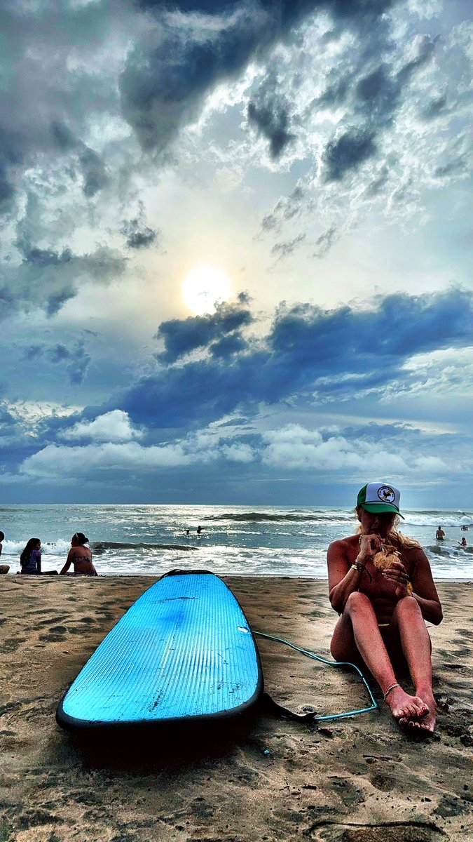 karinaNYcook's tweet image. #Costarica let the waves set you free . Coconut water and rum #cocoloco #tamarindobeach