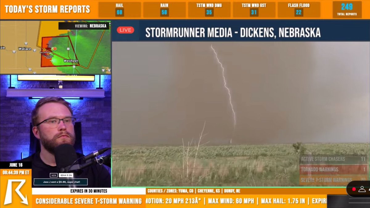 MicholiLC's tweet photo. @ryanhallyall lightning in the middle of the funnel https://t.co/sa2DJEZDU0