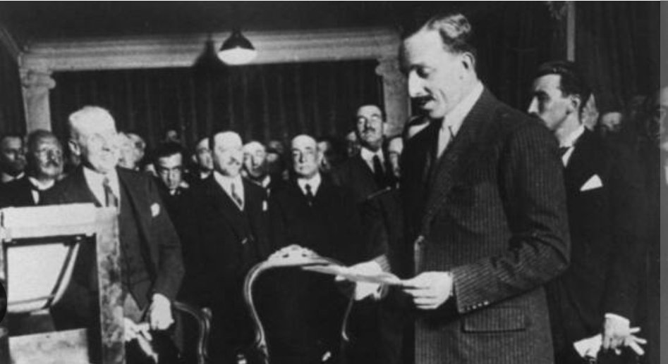 ángeles afuera (@angelesafuera) on Twitter photo Hoy hace 100 años se inauguró en Madrid Unión Radio, creadora de la primera cadena española, cuna de los géneros radiofónicos, testigo de la II República y de la Guerra Civil, silenciada por el franquismo y reconvertida en <a href="/La_SER/">Cadena SER</a>, su digna sucesora. Que no se pierda su memoria. Hoy hace 100 años se inauguró en Madrid Unión Radio, creadora de la primera cadena española, cuna de los géneros radiofónicos, testigo de la II República y de la Guerra Civil, silenciada por el franquismo y reconvertida en <a href="/La_SER/">Cadena SER</a>, su digna sucesora. Que no se pierda su memoria.