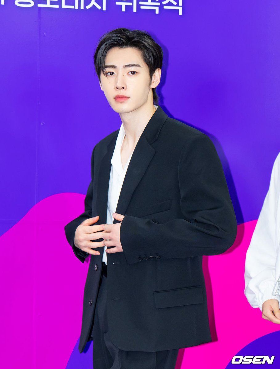 ❄️얼음별 tweet media