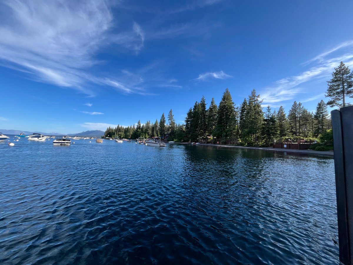 jjanezhang's tweet image. In Tahoe this weekend with some friends and we made mind movie slideshow desks manifesting what we want our lives to look like :)