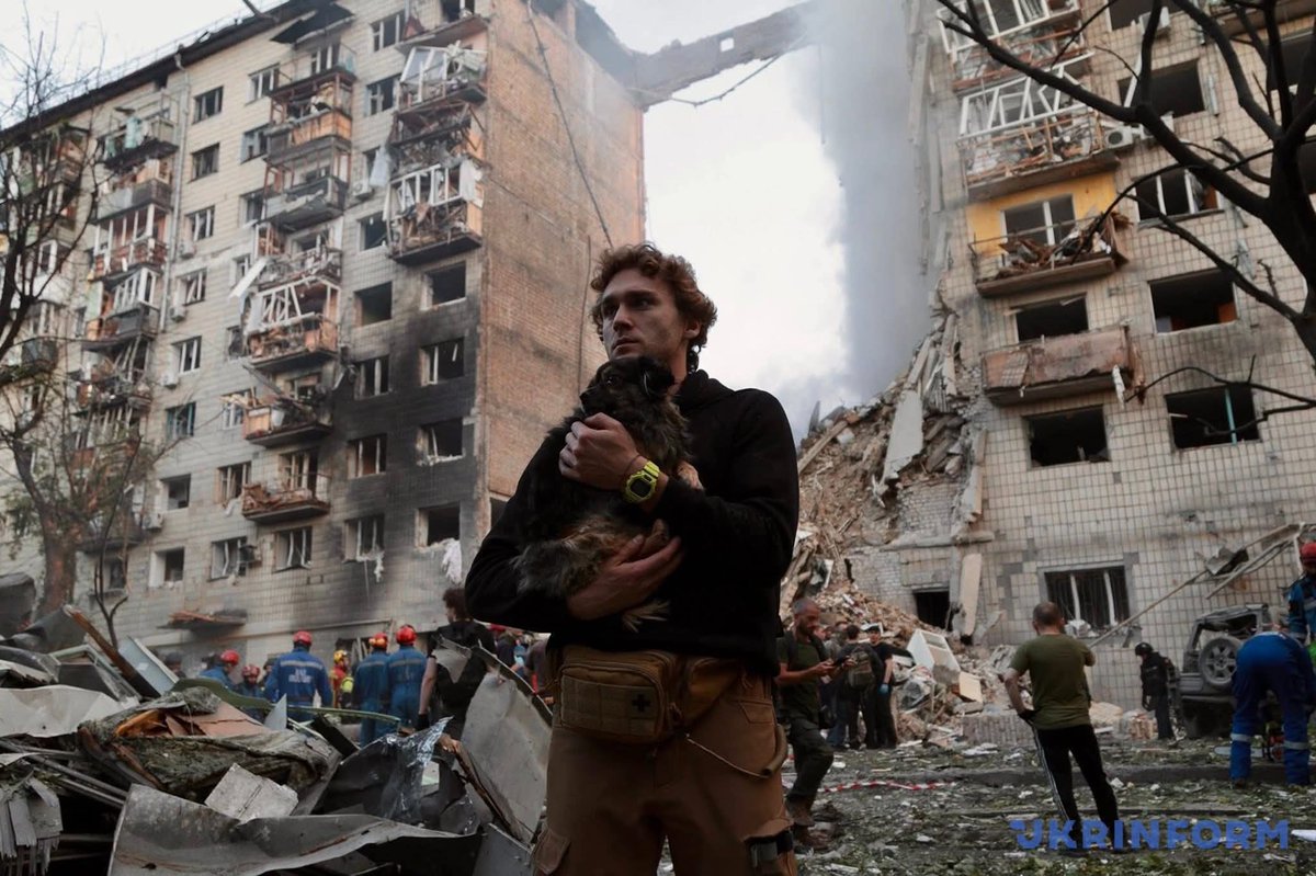 Kyiv. Attacco combinato russo nella notte. Al momento si registrano 14 morti e oltre 40 feriti.